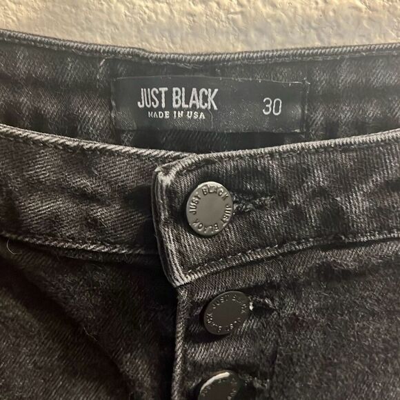 ✨JUST BLACK BUTTON FLY CUFFED SZ 30 SHORTS✨ - Picture 5 of 7